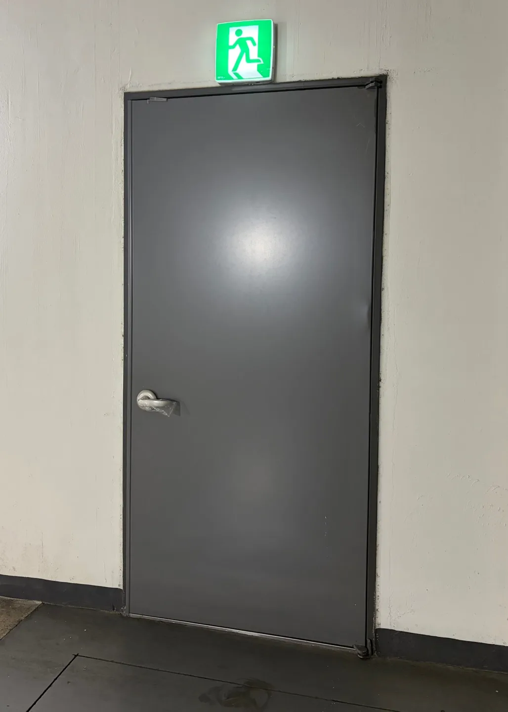 수원아파트현관문수리 문틀 조정 시공 현장